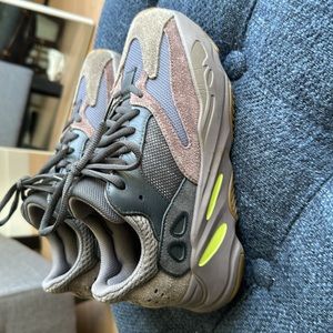 Yeezy Boost 700